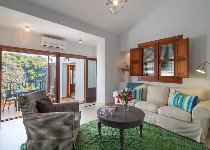 Quiet House In Village Center With Mountains Views